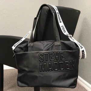 ❤️Steve Madden Large Tote Black/White strap